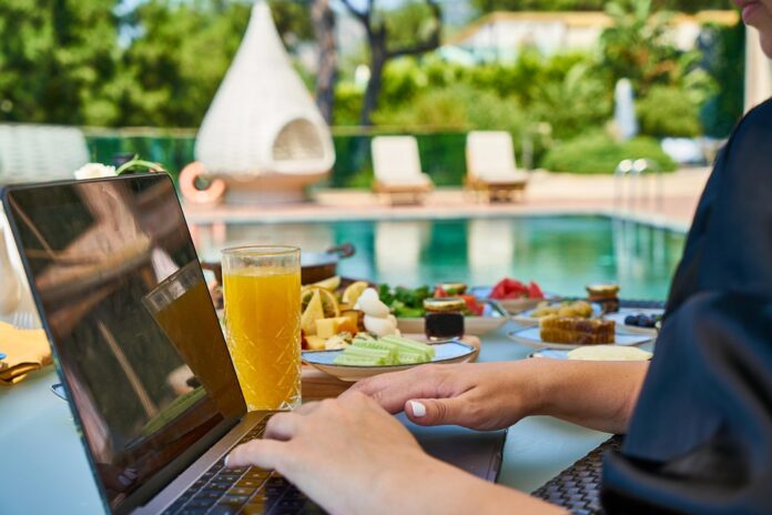 Breaking Free: The Ultimate Guide to Transitioning from Employee to Freelancer
