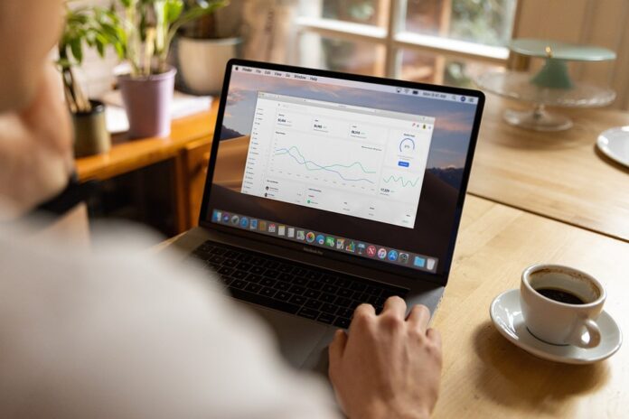 Get Noticed: Expert Tips for Marketing Yourself as a Freelancer