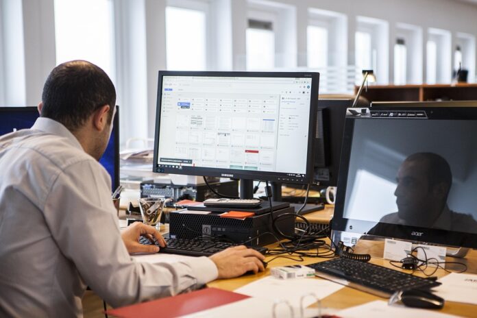 The Great Debate: Online vs Offline Self-Employment - Which One Reigns Supreme?