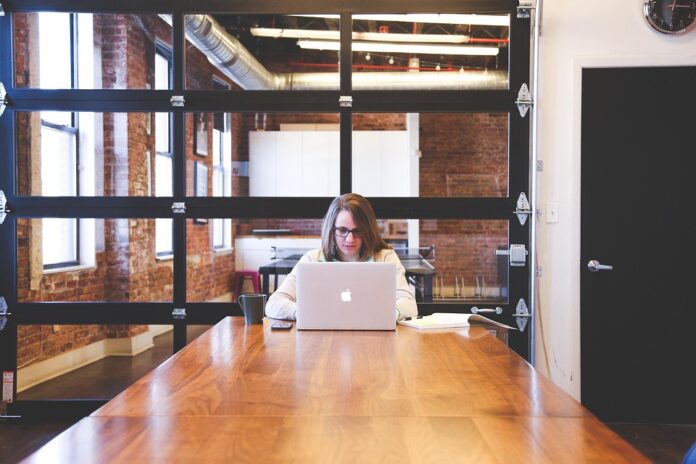 Unshackling Your Potential: How to Turn Your Side Hustle into a Thriving Full-Time Enterprise